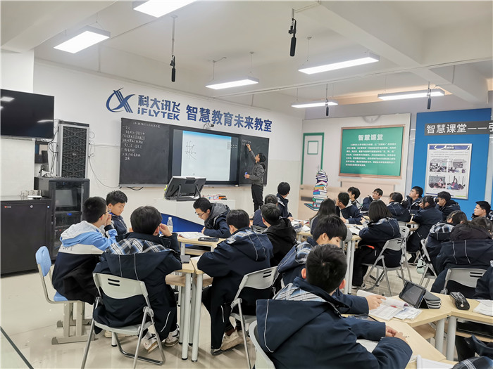 高二級(jí)部：同課異構(gòu)締結(jié)友誼、教研興校開(kāi)拓天地(圖2)
