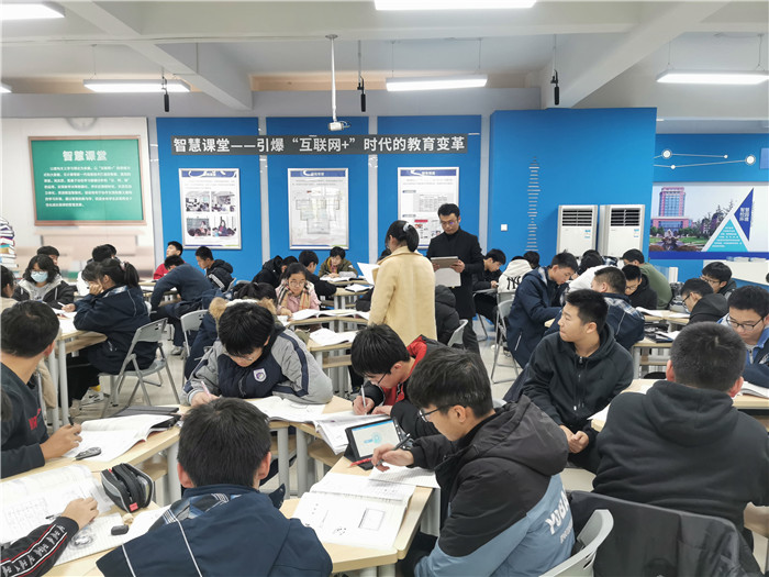 高二級(jí)部：同課異構(gòu)締結(jié)友誼、教研興校開(kāi)拓天地(圖3)