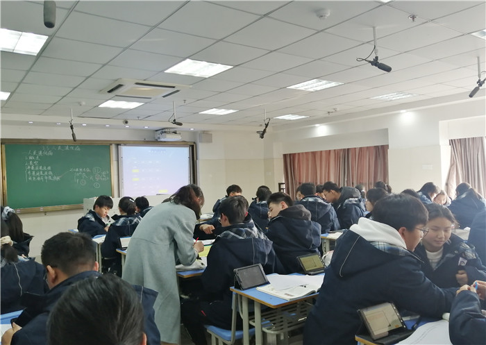 高二級(jí)部：同課異構(gòu)展風(fēng)采、教研活動(dòng)促成長(zhǎng)(圖3)