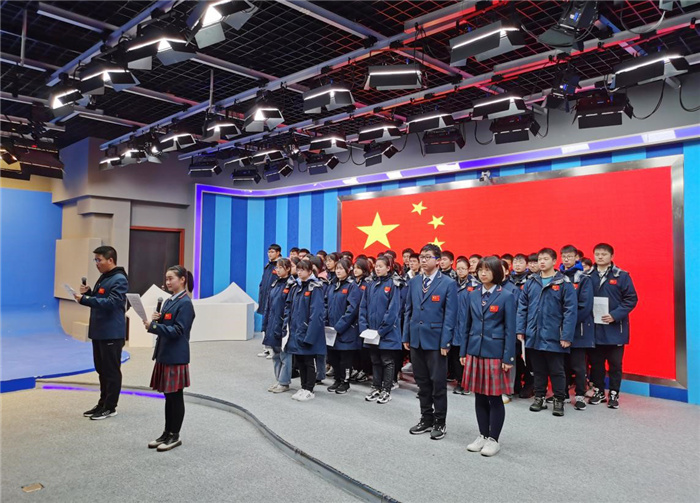 合肥七中開展“學(xué)習(xí)紅色歷史·弘揚雷鋒精神”主題升旗儀式活動(圖1)