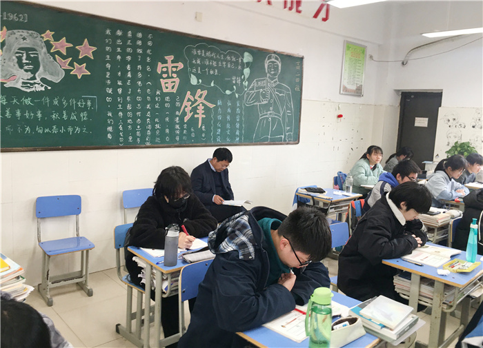 高二級(jí)部：推門聽課日日新，教研相長節(jié)節(jié)高(圖1)