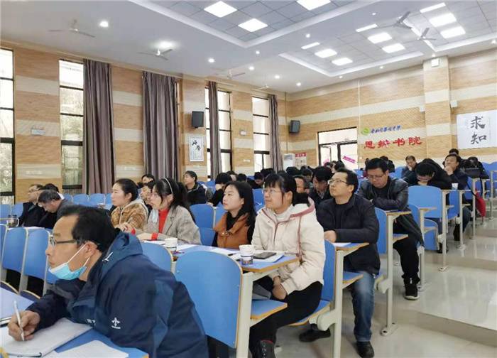 高一級(jí)部：推進(jìn)數(shù)學(xué)新課程開展，落實(shí)培訓(xùn)新教材實(shí)施(圖2)