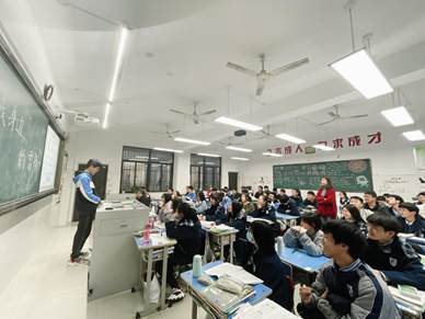 高一級部：三月春風(fēng)暖，雷鋒精神傳(圖1)
