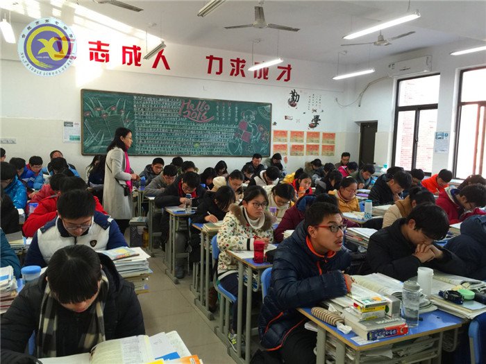 市英語教研員來校指導青年教師(圖1)