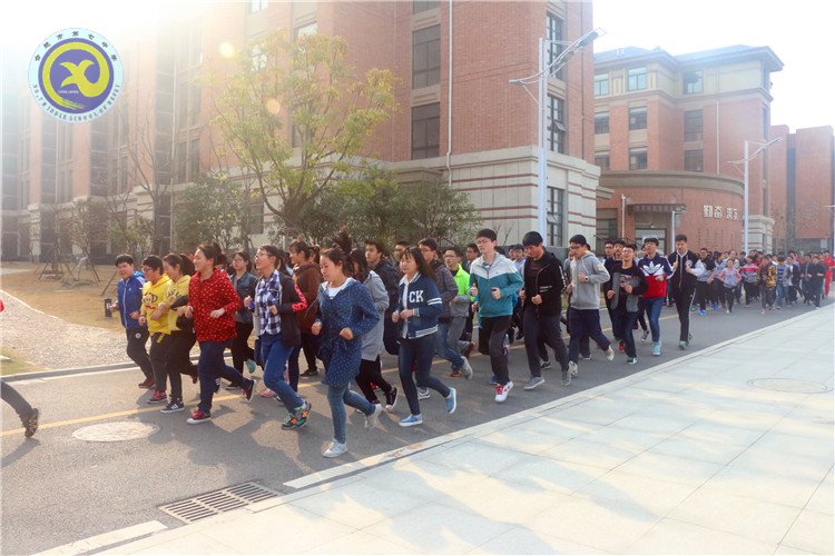 因?yàn)橛心?，一路陽?圖5)