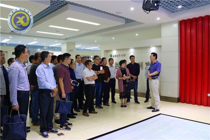 安徽省第51期高（完）中校長(zhǎng)任職資格培訓(xùn)班蒞臨我?？疾熘笇?dǎo)(圖2)