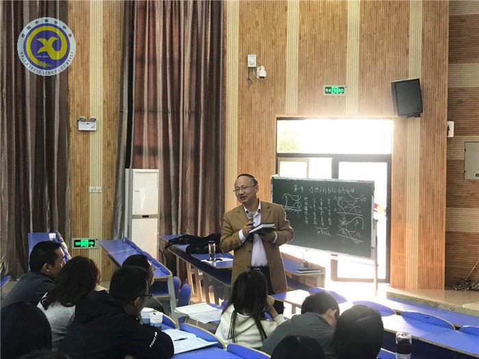 同課異構(gòu)共研討，青年教師展風(fēng)姿(圖1)