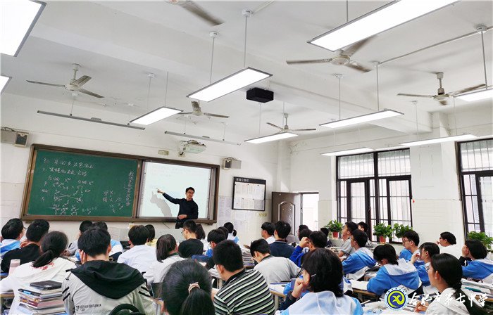 高二生物組骨干教師齊發(fā)力、引風(fēng)采、促成長(圖2)