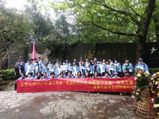 “莫倚高枝縱繁白，也須回首顧螳螂?！?圖1)