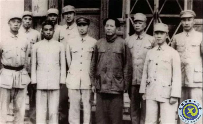 △1949年8月，毛澤東主席接見華東軍區(qū)海軍代表。前排左三為張愛萍，前排左一為黃勝天.jpg
