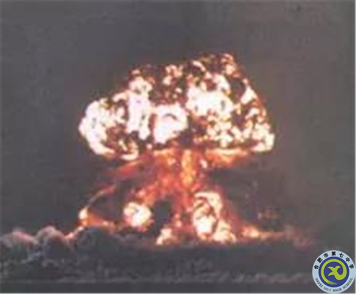 △1964年10月16日，中國(guó)第一顆原子彈爆炸成功。.jpg