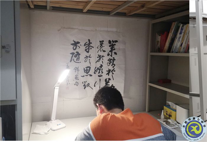 蔡越 深夜學習.jpg