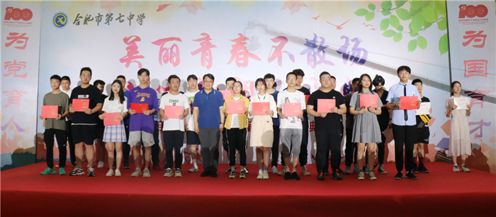 劉校與學生合影2_副本.jpg