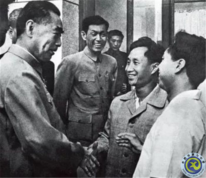 △1966年，周總理接見(jiàn)陳鏡開(kāi)（右二）陳滿(mǎn)林兄弟.jpg