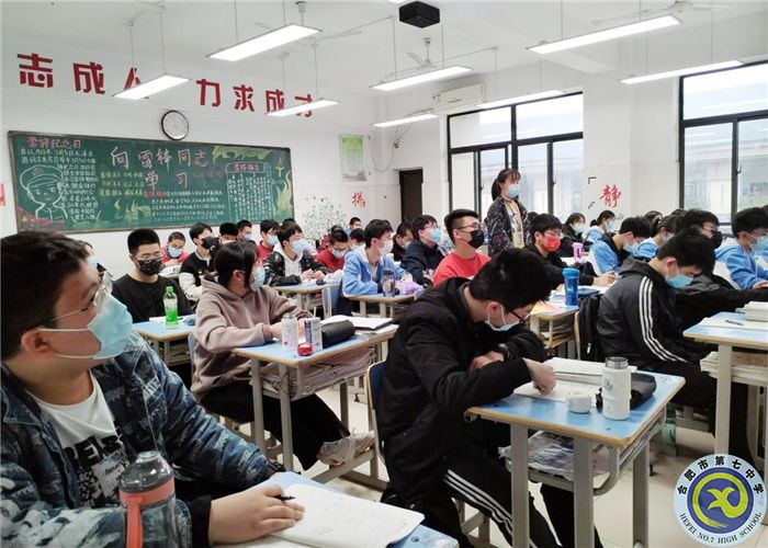 師徒齊協(xié)力，班會(huì)展風(fēng)采(圖1)