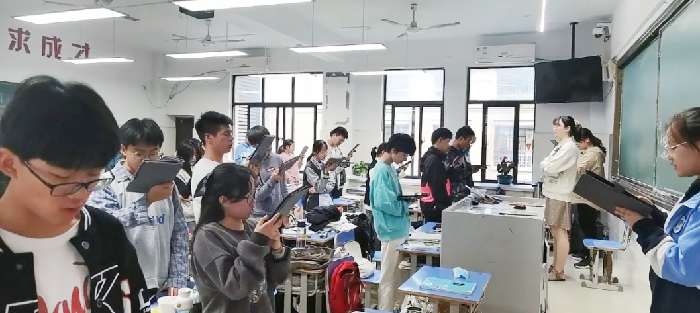 朗朗書聲盈校園 沉沉夢(mèng)想握手中(圖2)