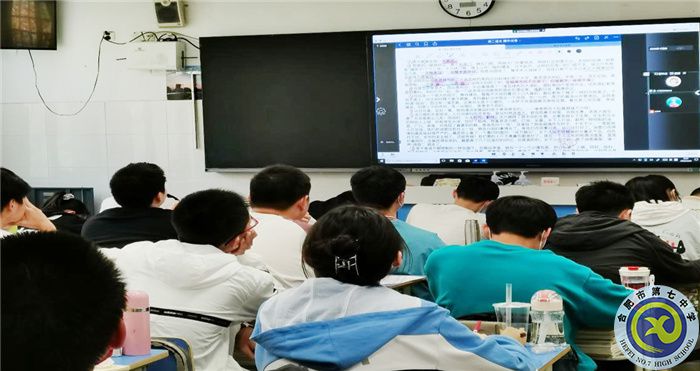 圖為高二牛競搏老師開展線上課堂教學.jpg