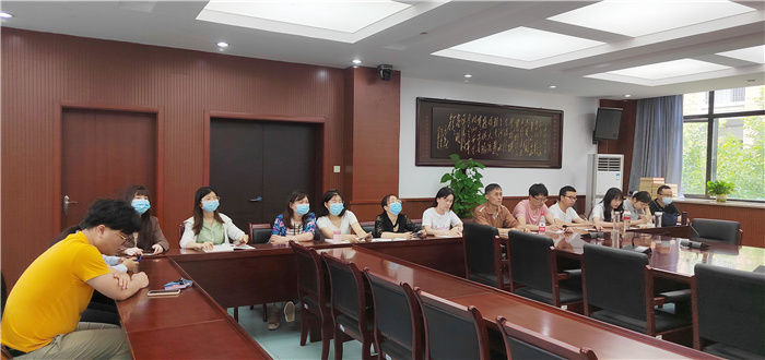 化學(xué)學(xué)科活動(dòng)集中觀摩現(xiàn)場 吳國權(quán)組長201現(xiàn)場組織.jpg
