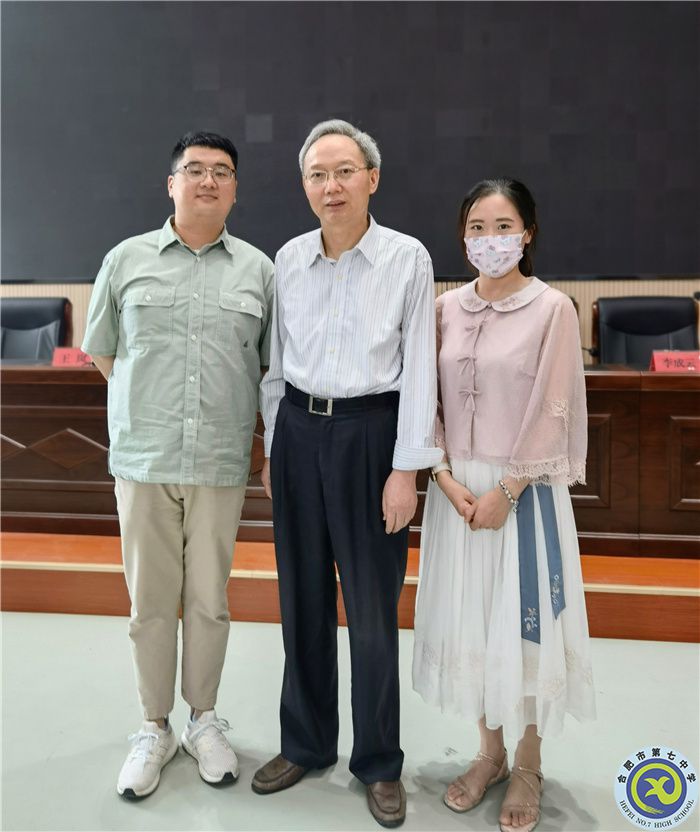 生物王辰一、楊子菡老師面向全市做成果分享2.jpg