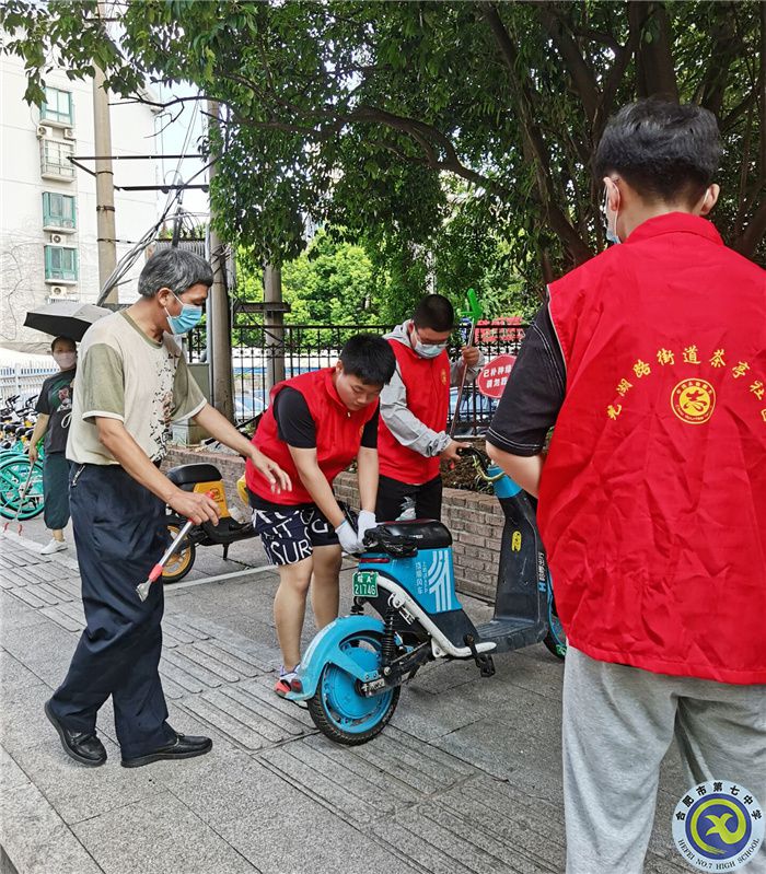 六班學(xué)子志愿忙，爭為社區(qū)添風(fēng)采(圖3)