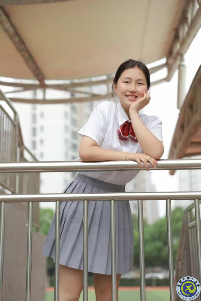 孫佳妮，四十八中望湖.png