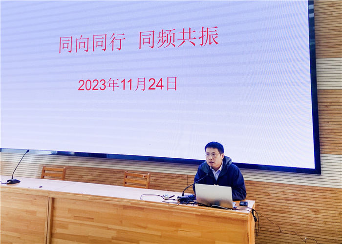 葛旻主任主持第一階段家伙在那個(gè)委員會全體會議.jpg