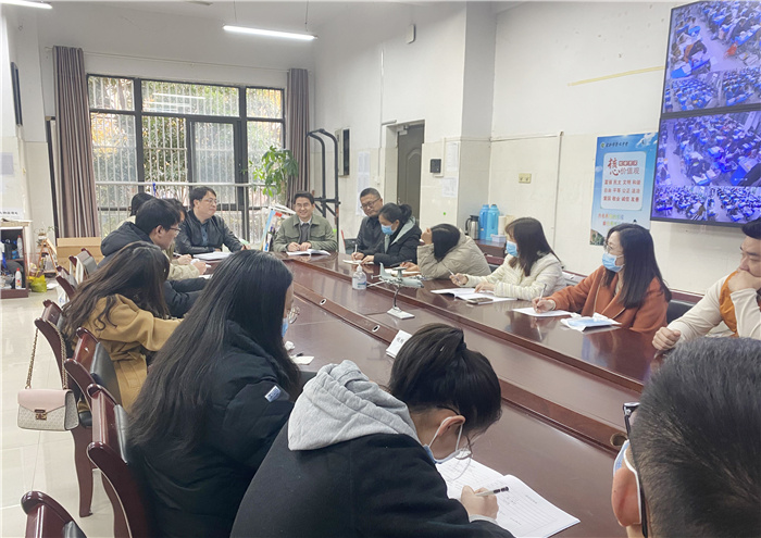 合肥七中高二年級(jí)召開學(xué)科組長、組團(tuán)長聯(lián)席會(huì)議(圖1)