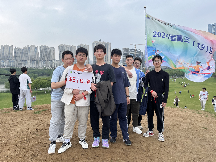 一起毅行的同學.png