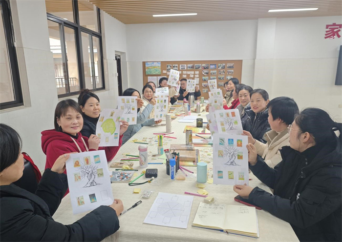 合肥七中舉行第54期家長(zhǎng)讀書(shū)會(huì)暨學(xué)期總結(jié)表彰會(huì)1.jpg