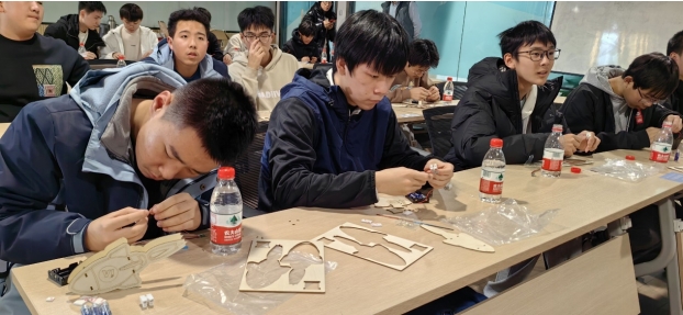 中安在線、合肥在線：合肥七中學(xué)子寒假社會(huì)實(shí)踐活動(dòng)超有AI(圖6)
