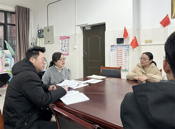 合肥七中高一年級召開實習教師工作推進會(圖2)